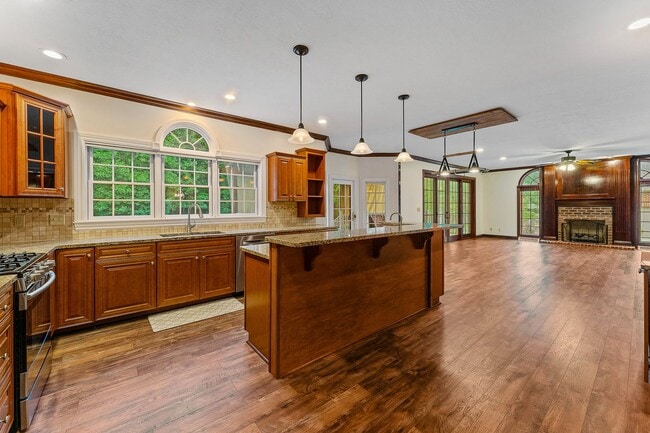 Building Photo - 652 Saddlebrook Dr