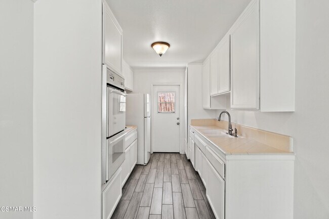 Building Photo - 3345 Porter Ln