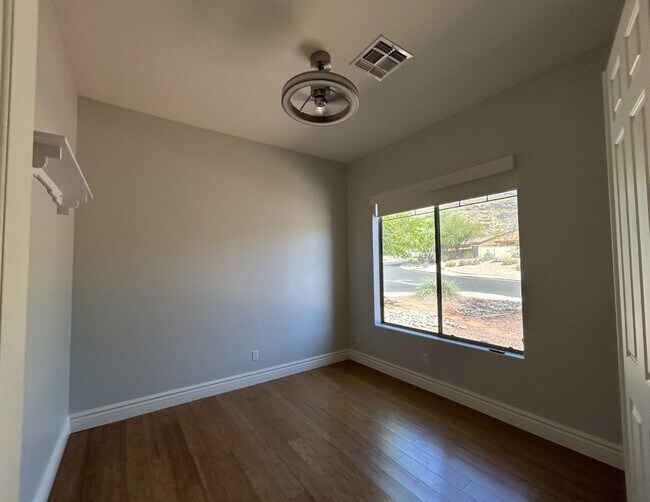 Building Photo - 26041 N Fernbush Dr