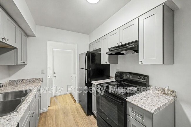 Building Photo - 225 N Standage