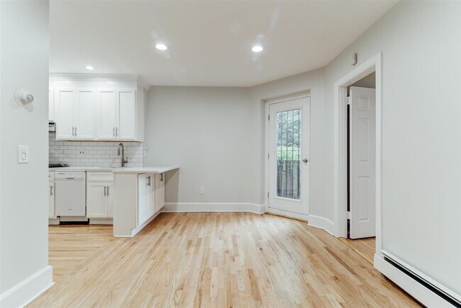 Building Photo - 465 Jersey Ave