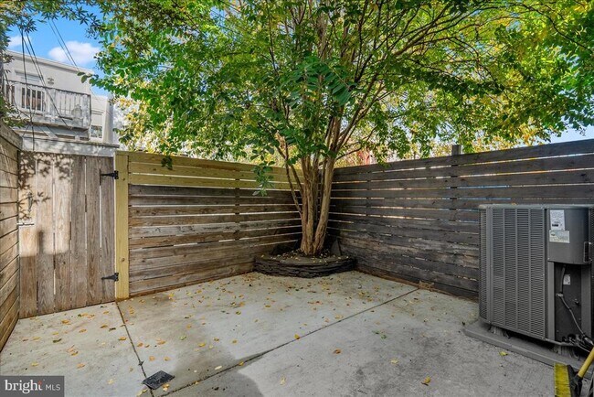 Building Photo - 1222 Wylie St NE