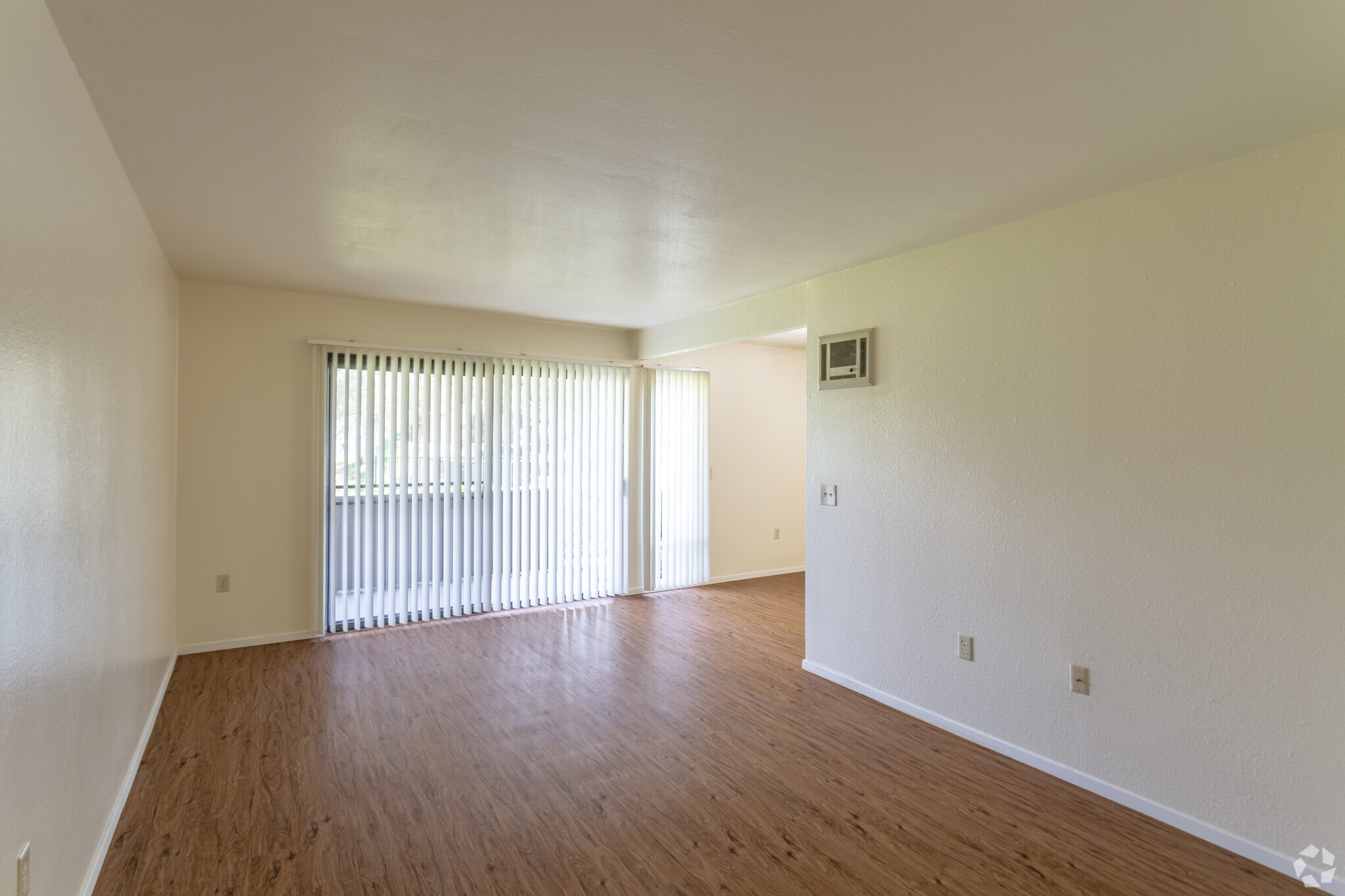 1 BR, 1 BA - 620 SF - Canyon Park