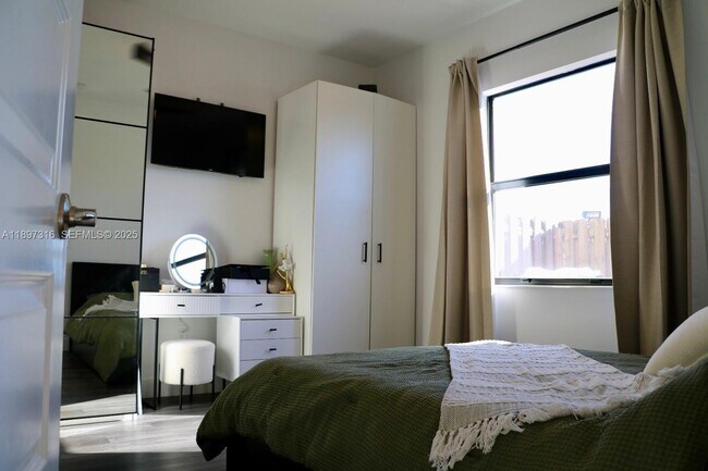 Building Photo - 7819 NW 104th Ave