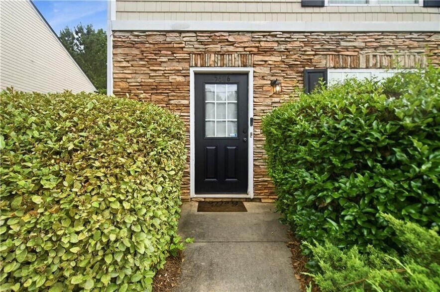 Building Photo - 5606 Union Pointe Dr