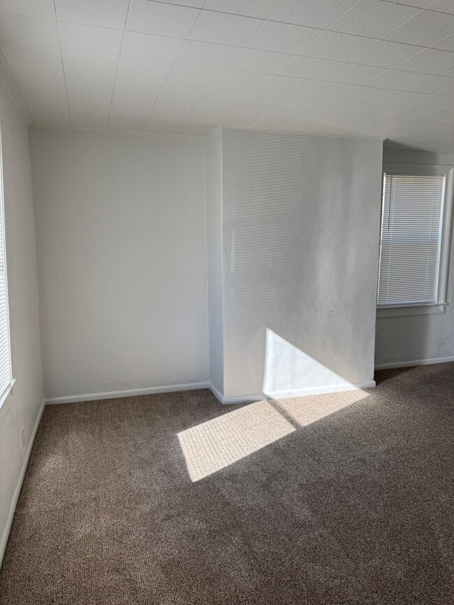 Building Photo - Charming older home