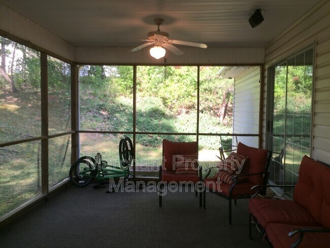 Building Photo - 210 Abigail Ln