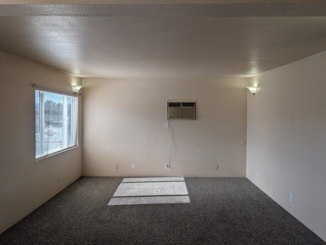 Building Photo - 133 N Main St