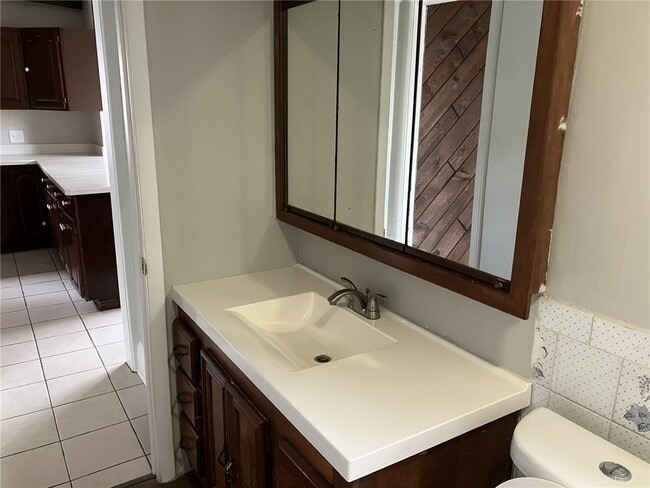 Building Photo - 104 Knickerbocker Ave