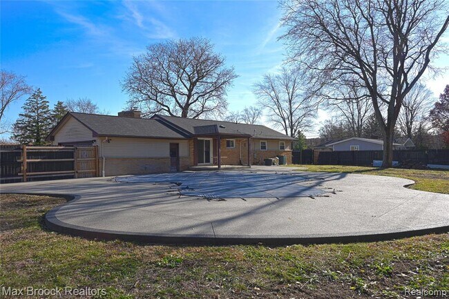 Building Photo - 23645 W Newell Cir