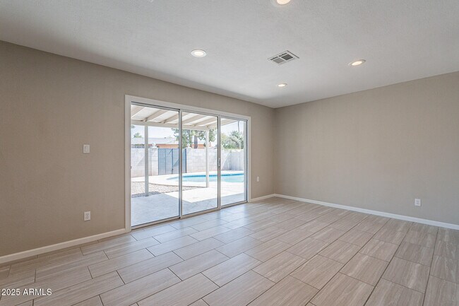 Building Photo - 1274 E Hermosa Dr