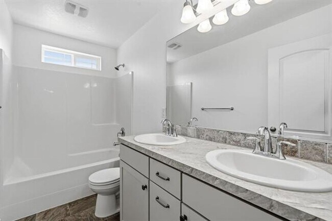 Building Photo - 124 S Glenbrook Ct