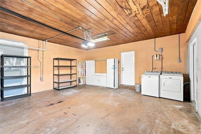 Building Photo - 2220 Desoto Dr