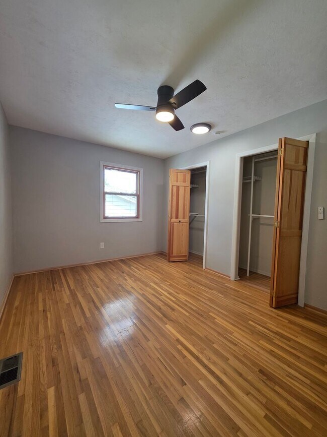 Building Photo - Spacious Three Bedroom in Millard!