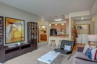 Building Photo - Riverside 9