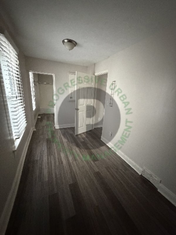 Building Photo - 2562 W 10th St