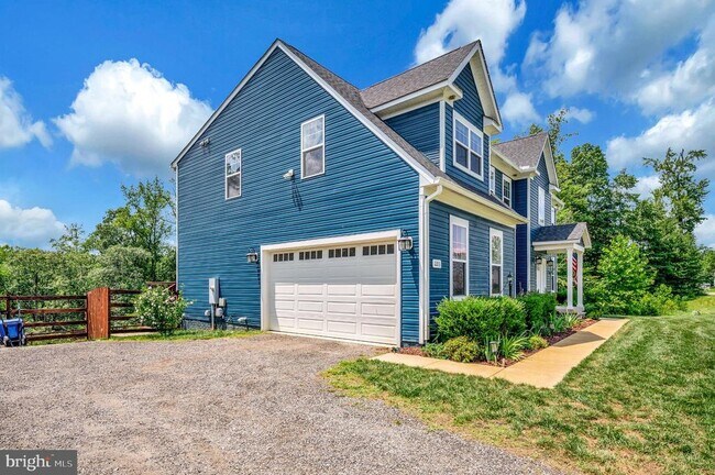Building Photo - 2211 Camp Geary Ln