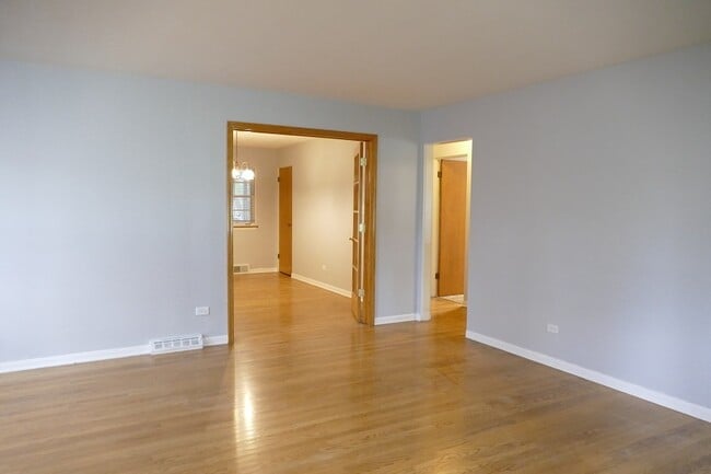 Building Photo - 5507 S Washington St