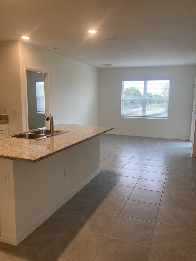 Building Photo - 1302 McFarland Dr