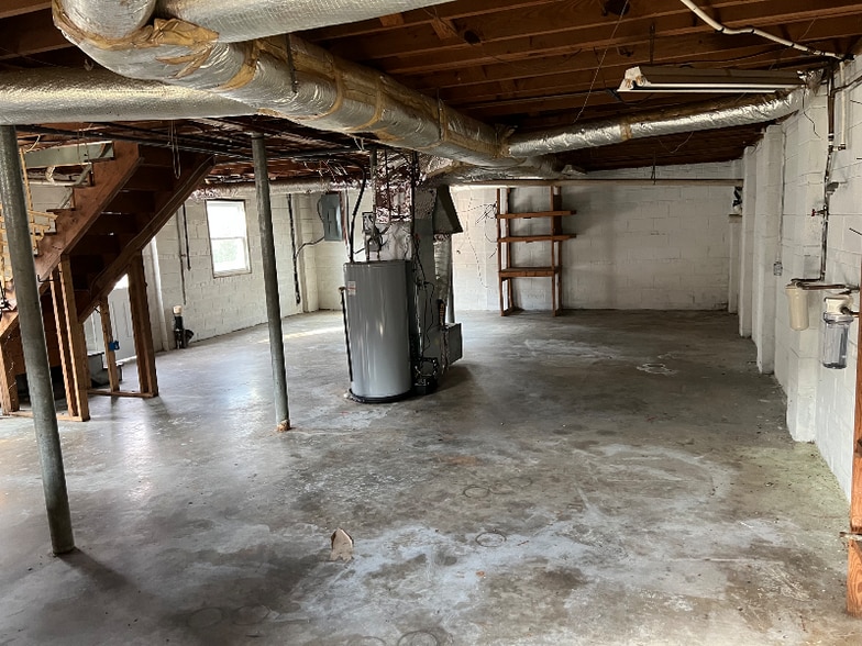 Building Photo - 524 Eastway Ave