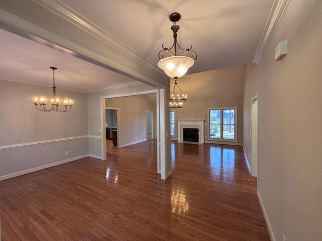 Building Photo - 420 Lake Forest Dr SE