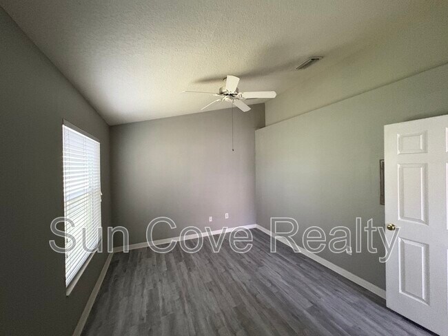 Building Photo - 11022 Black Swan Ct