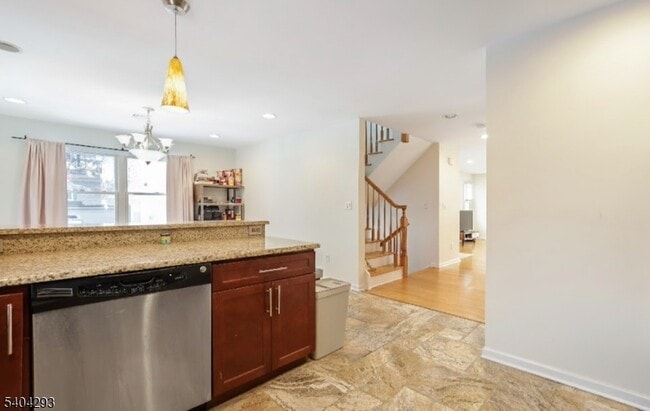 Building Photo - 135 Grove St