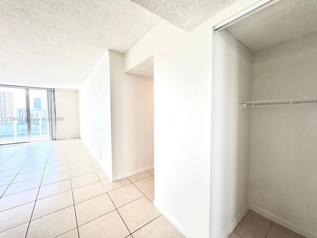 Building Photo - 3800 S Ocean Dr