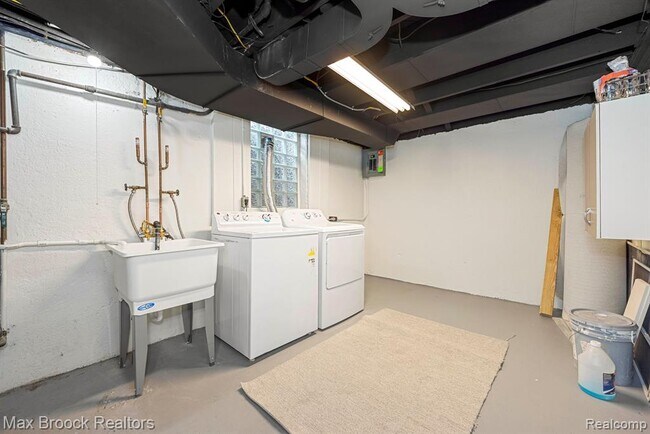 Building Photo - 695 Graefield Ct