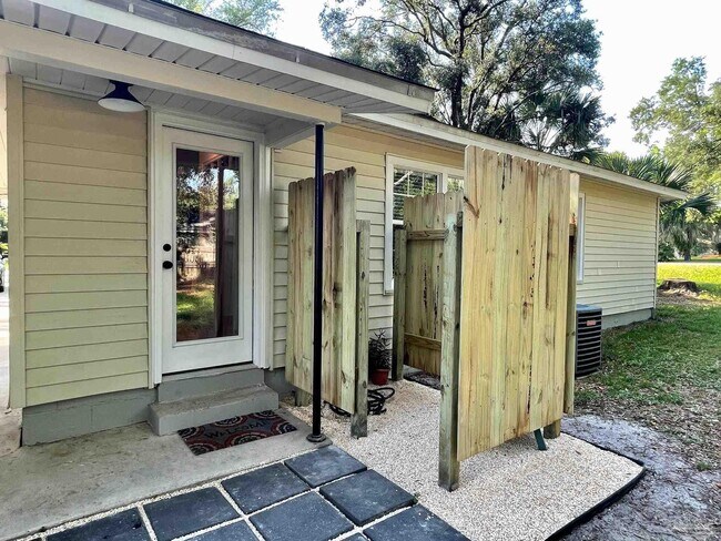 Building Photo - 107 Navarre St