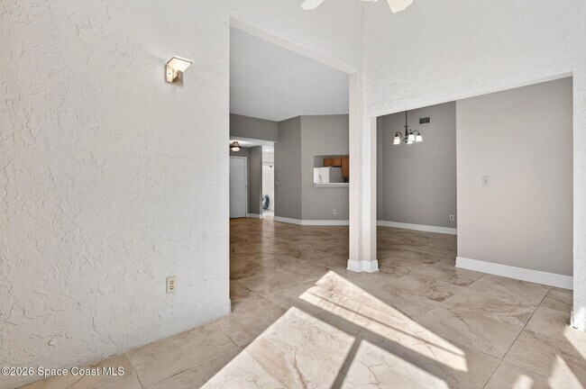 Building Photo - 737 Green Valley Ln