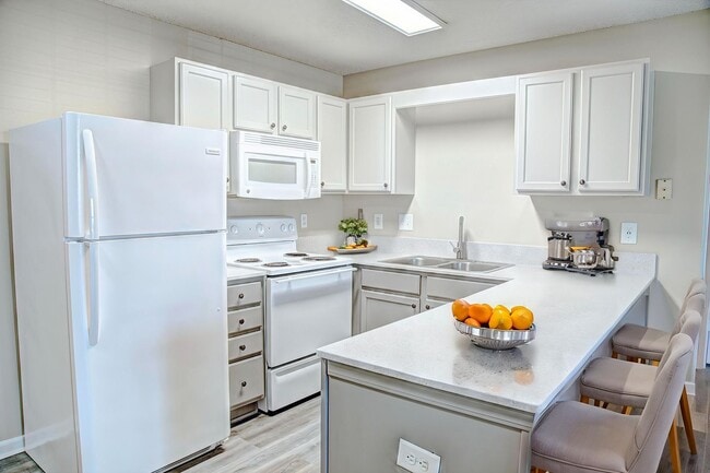 Building Photo - If you choose Autumn Chase we will both be LUCKY!!