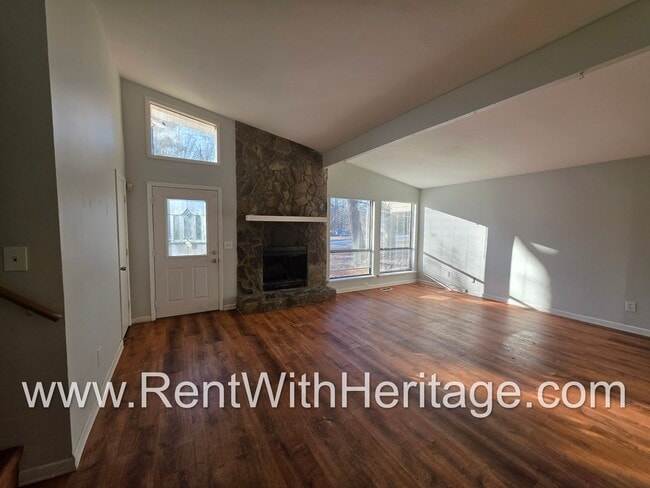 Building Photo - Amazing 3 Bedroom/ 2 Bath Home / Spacious Livingroom /  Flex Room / 1/2 Acre / Fenced Yard / Grea...