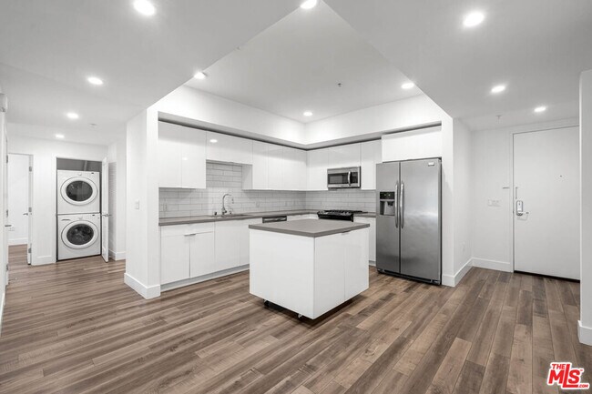 Building Photo - 1215 S Bedford St