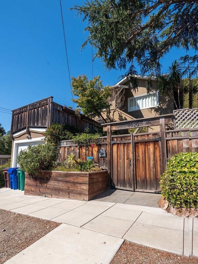 Building Photo - Updated single family home