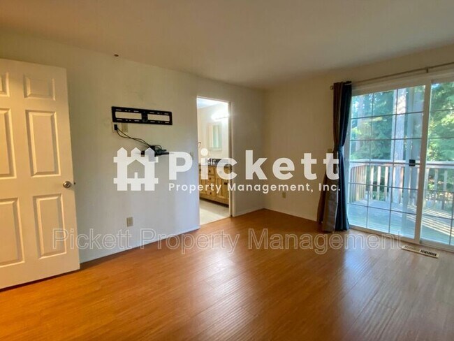 Building Photo - 7293 Pheasant Cir NE