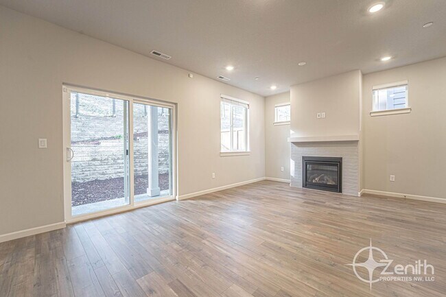 Building Photo - 4261 S Cloverhill Wy