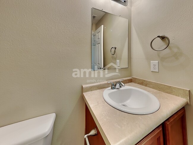 Building Photo - 830 Hyacinth Circle