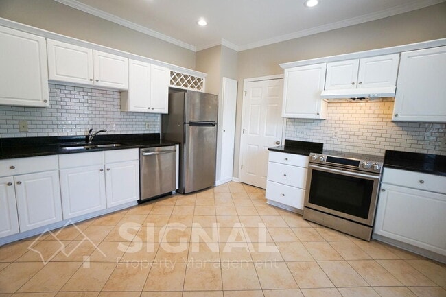 Building Photo - 2825-2827 7 Oaks Cir