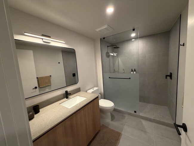 Building Photo - 121 NE 5th St