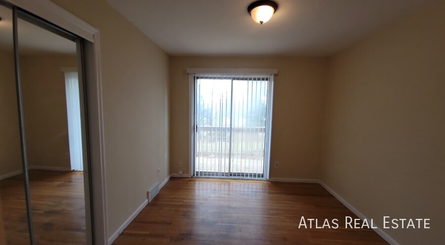 Building Photo - 9011 W 105th St