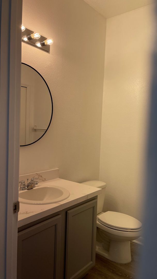 Building Photo - Beautifully Updated 3-Bedroom Townhouse in...