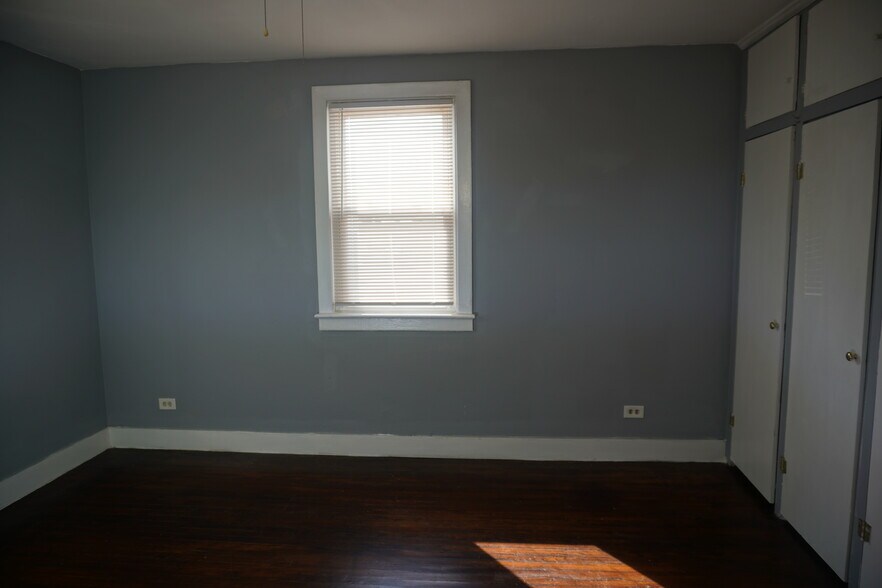 Building Photo - 3033 Hamilton Ave