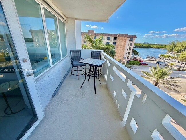 Building Photo - 3111 N Ocean Dr
