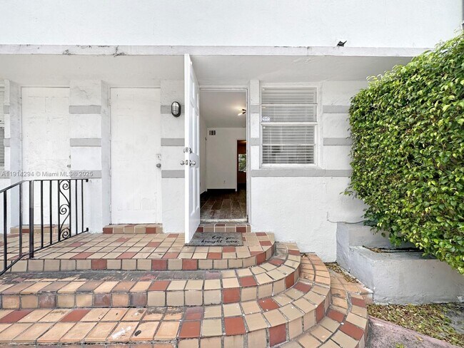 Building Photo - 901 Euclid Ave