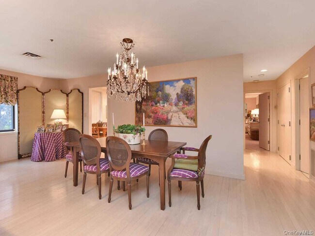 Building Photo - 123 Middle Neck Rd