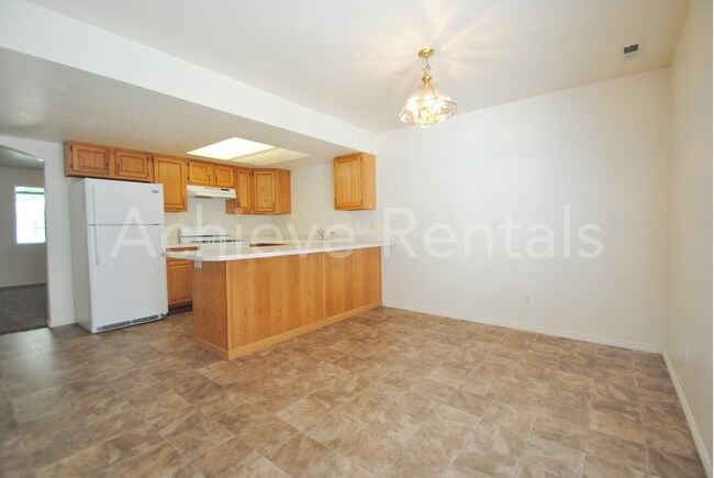 Building Photo - Yorkshire Village Townhome | Clubhouse & Basketball Court