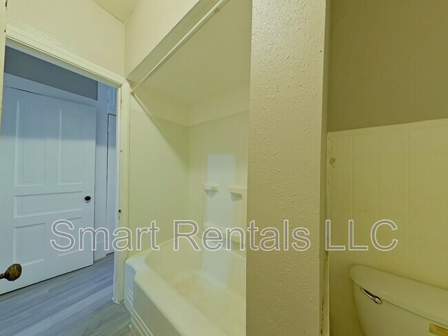 Building Photo - 2711 Keokuk St