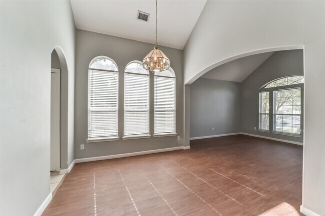 Building Photo - 440 Mystic Trail Loop