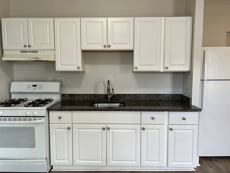 Building Photo - 207 Broadway